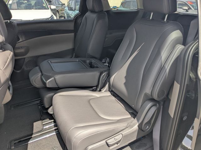 New 2026 Kia Carnival FWD image 12