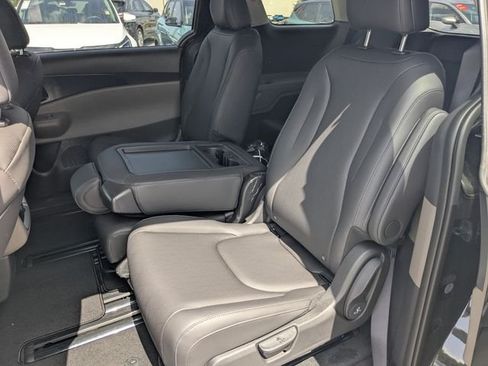 New 2026 Kia Carnival FWD image 12