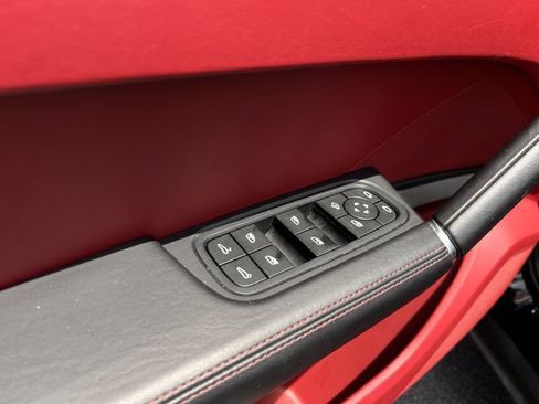 Used 2022 Porsche Cayenne AWD/4WD image 11