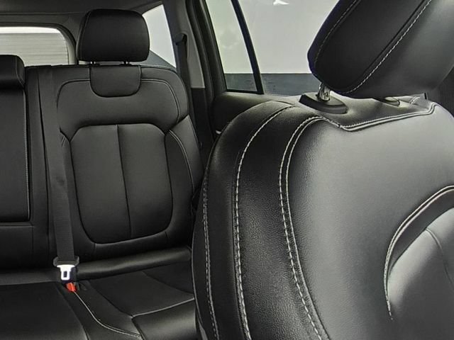 Used 2023 Jeep Grand Cherokee Limited w/ Black Appearance Package AWD/4WD image 32