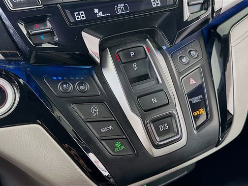 Used 2018 Honda Odyssey Elite image 17