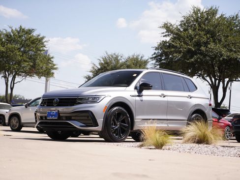 Certified 2024 Volkswagen Tiguan SE R-Line FWD image 8