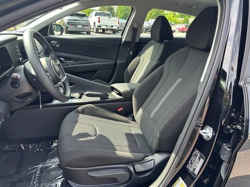 Certified 2026 Hyundai Elantra SE w/ Cargo Package FWD image 13
