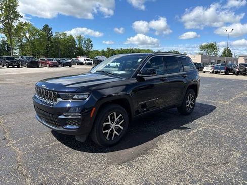 Used 2024 Jeep Grand Cherokee Limited AWD/4WD image 5