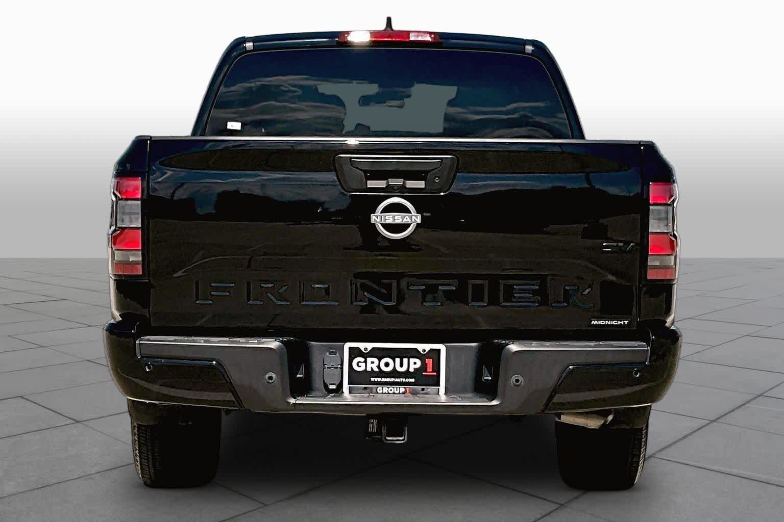 Used 2023 Nissan Frontier SV w/ Midnight Edition Package RWD image 4