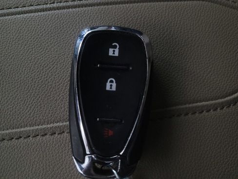 Used 2023 Chevrolet Traverse LS image 32