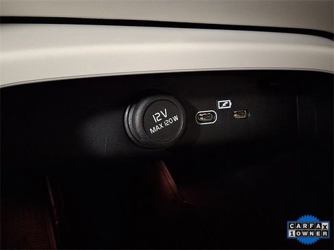 Used 2024 Volvo XC40 B5 Ultimate w/ Protection Package Premier image 24
