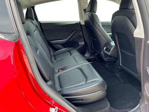 Certified 2021 Tesla Model Y Long Range AWD/4WD image 11