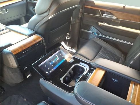 Used 2023 Jeep Grand Wagoneer L Series III AWD/4WD image 14