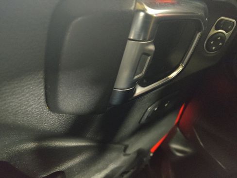 Used 2018 Jeep Wrangler Unlimited Sport S image 27