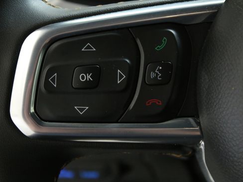 Used 2024 Jeep Wrangler Unlimited Sahara AWD/4WD image 18