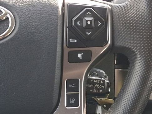 Used 2018 Toyota Tacoma SR5 image 18