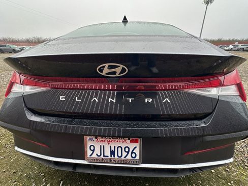 Used 2024 Hyundai Elantra SE image 4