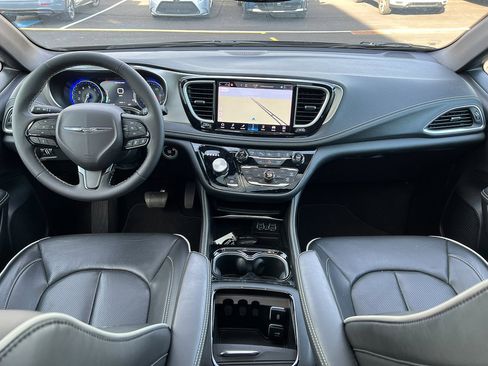 Used 2024 Chrysler Pacifica Limited w/ S Appearance Package image 40