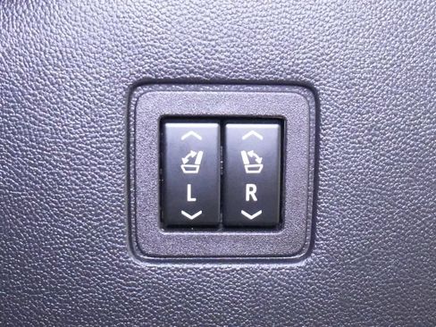 Used 2021 Chevrolet Traverse High Country AWD/4WD image 27