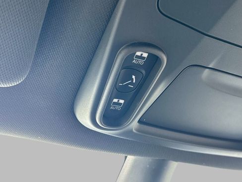 Used 2025 Chrysler Pacifica Limited FWD image 41