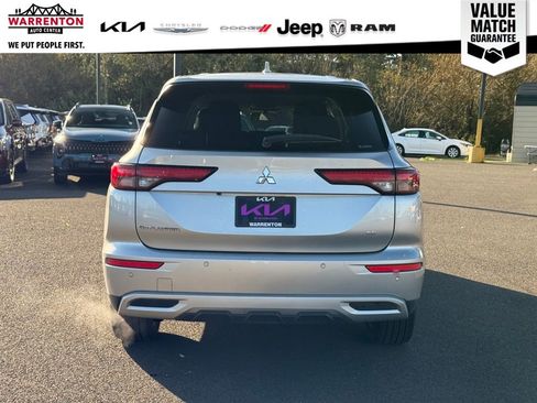 Used 2024 Mitsubishi Outlander SE image 5