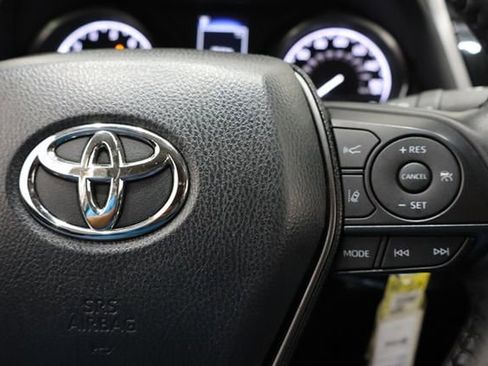 Used 2022 Toyota Camry SE image 22