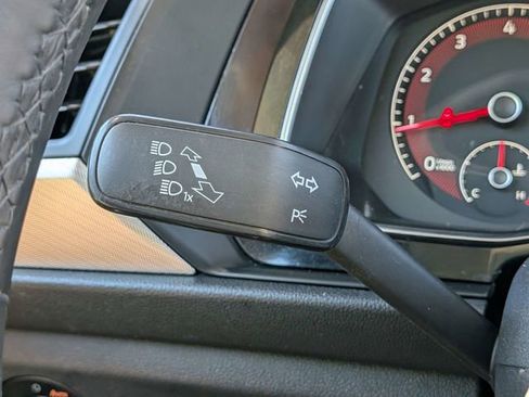 Used 2019 Volkswagen Jetta SE w/ Cold Weather Package FWD image 28