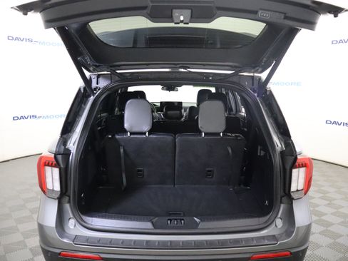 Used 2025 Ford Explorer ST-Line image 8