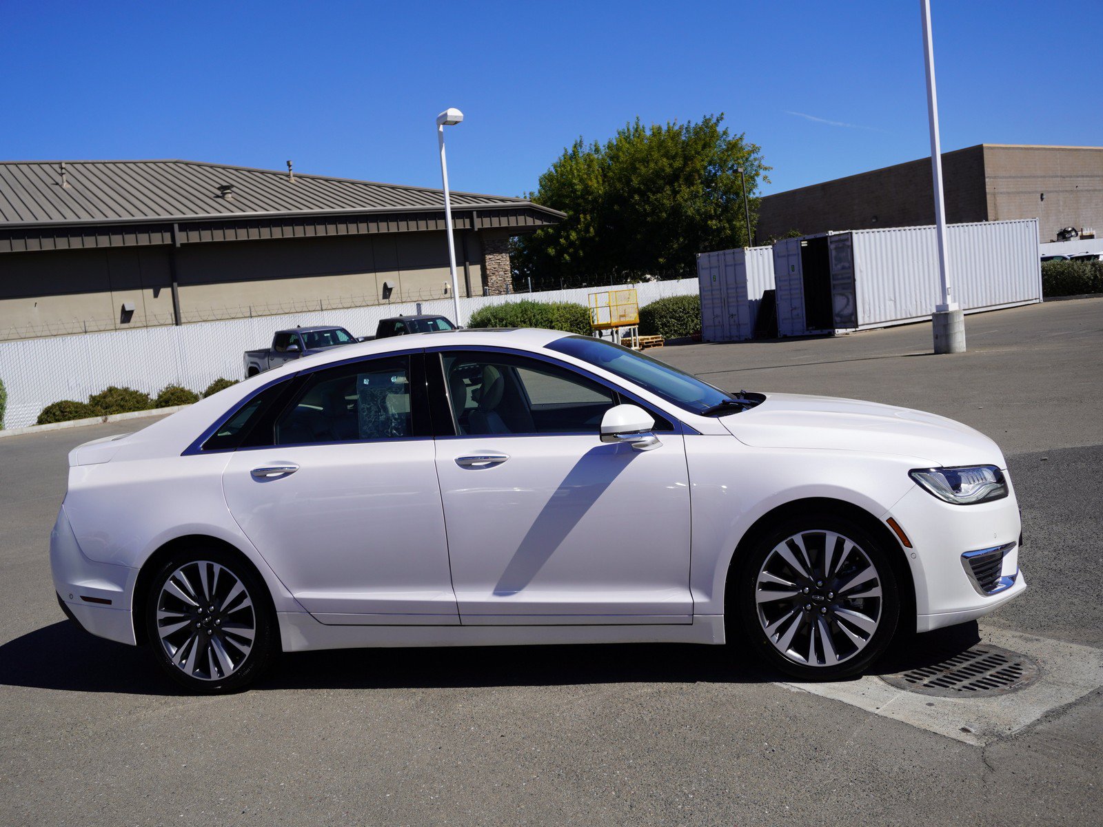 Used 2017 Lincoln MKZ Reserve w/ Technology Package FWD image 4