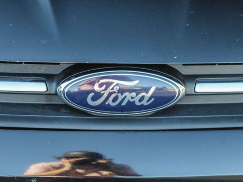 Used 2016 Ford Escape SE w/ SE Cold Weather Package image 5