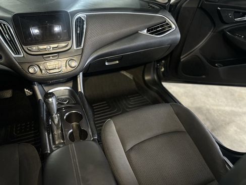 Used 2017 Chevrolet Malibu LT image 6