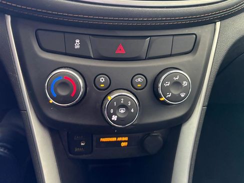 Used 2019 Chevrolet Trax LT w/ LT Convenience Package image 14