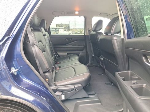 Used 2023 Nissan Pathfinder SL image 16