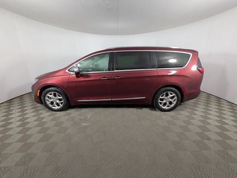 Used 2019 Chrysler Pacifica Limited image 26