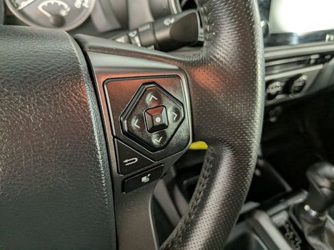 Used 2017 Toyota Tacoma TRD Off-Road w/ Premium & Technology Package image 22