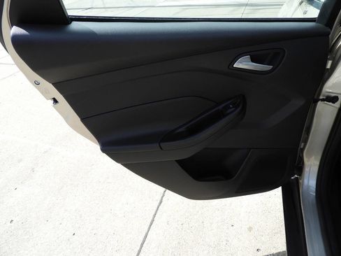 Used 2017 Ford Focus SE FWD image 23