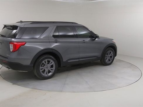 Certified 2022 Ford Explorer XLT w/ Equipment Group 202A image 15