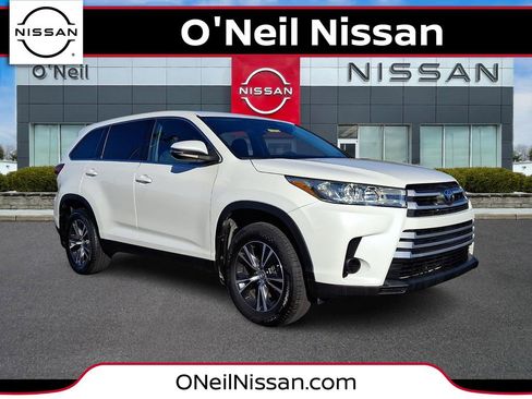 Used 2019 Toyota Highlander LE image 1