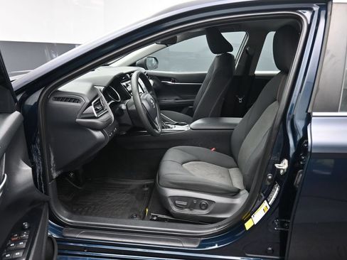 Used 2019 Toyota Camry LE FWD image 11