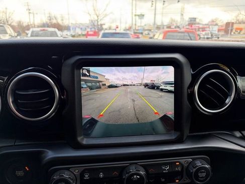 Used 2022 Jeep Gladiator Rubicon w/ LED Lighting Group image 33