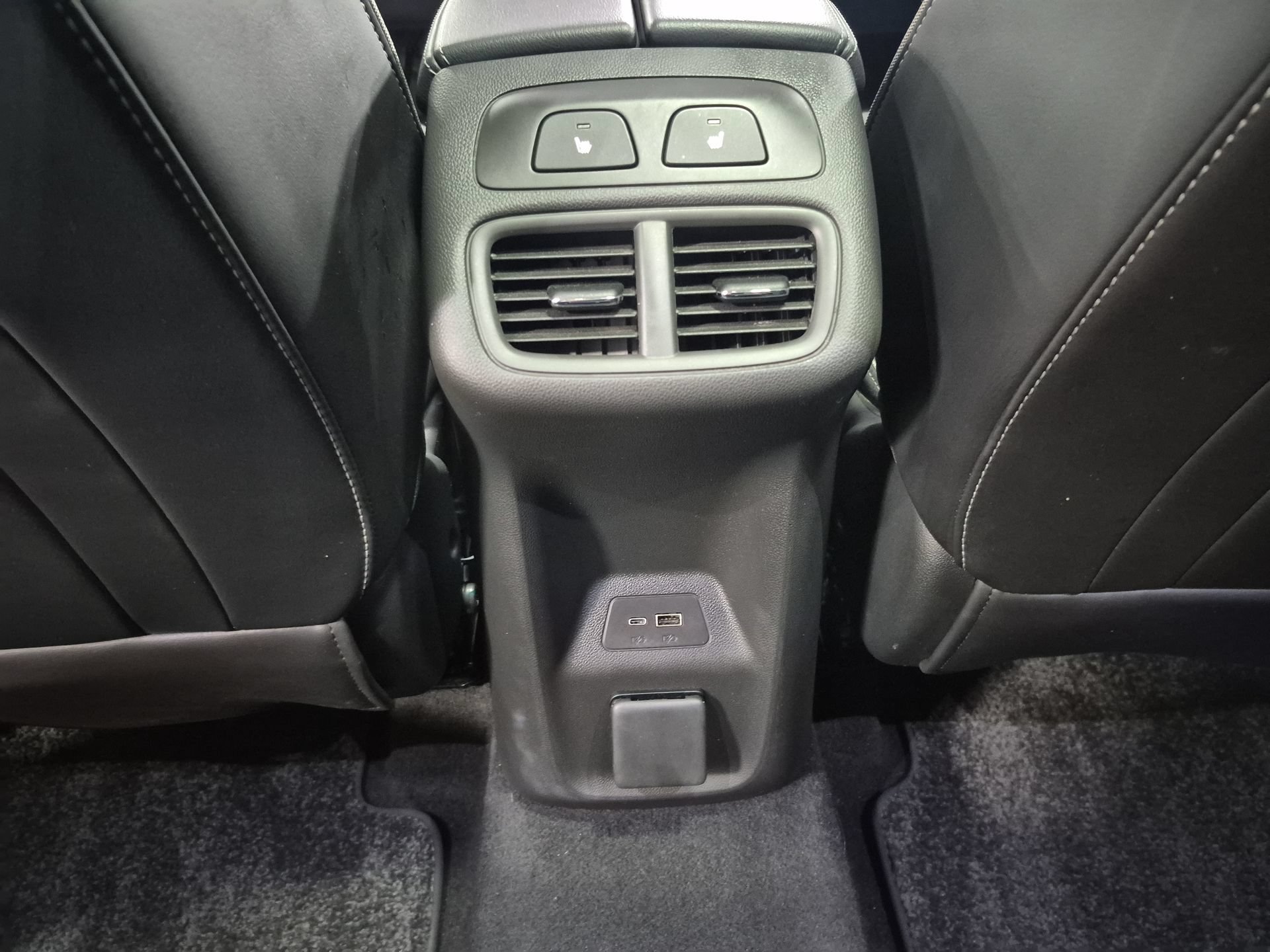 Used 2024 Buick Envision Avenir AWD/4WD image 23
