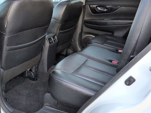 Used 2020 Nissan Rogue SL w/ Premium Package image 19