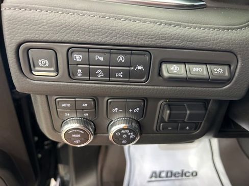 Used 2024 GMC Yukon Denali w/ Advanced Technology Package image 16