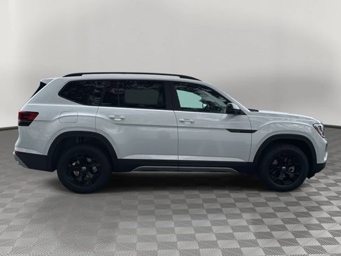 New 2026 Volkswagen Atlas Peak Edition image 2