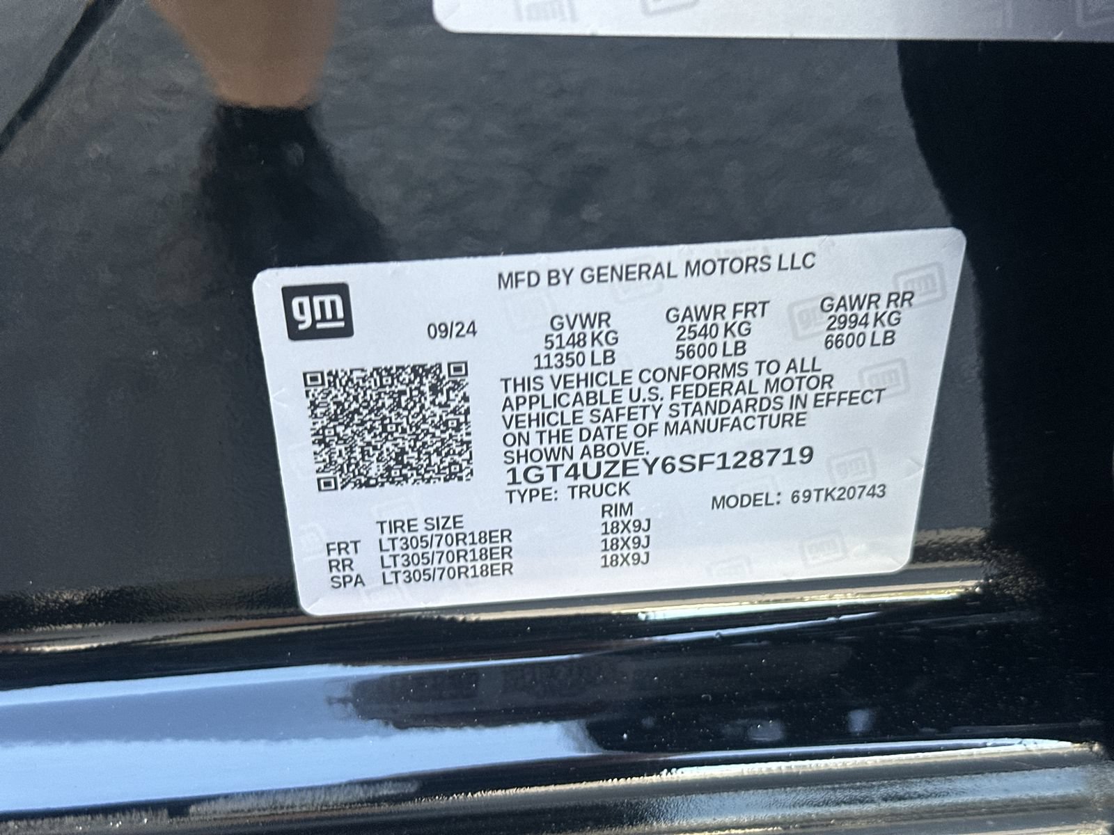Used 2025 GMC Sierra 2500 AT4X AWD/4WD image 35