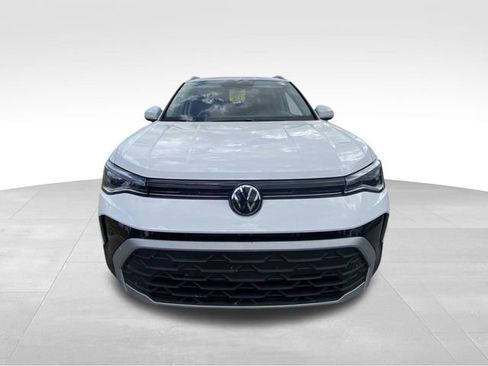 Used 2025 Volkswagen Taos SE image 14