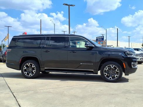 Used 2024 Jeep Wagoneer L Series III w/ Flexible Seating Group image 32