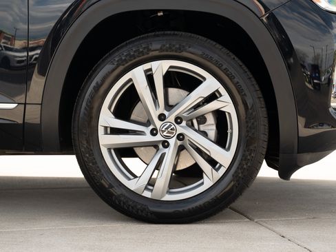 Used 2024 Volkswagen Atlas Cross Sport SEL R-Line AWD/4WD image 32