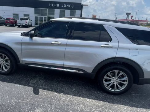 Used 2022 Ford Explorer XLT w/ Equipment Group 202A AWD/4WD image 7