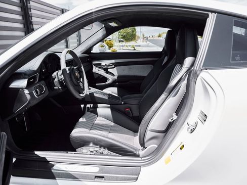 Used 2018 Porsche 911 GT3 RWD image 29