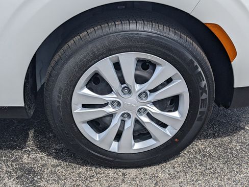 Certified 2025 Kia Soul LX image 8