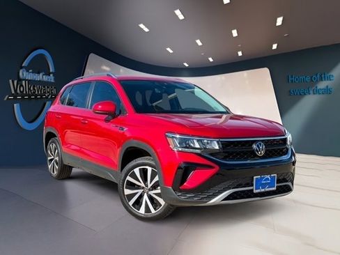 New 2024 Volkswagen Taos SE image 1