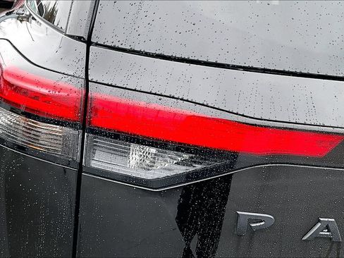 Used 2024 Nissan Pathfinder SL w/ Black Appearance Package image 22