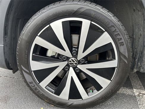 Used 2022 Volkswagen Taos SE image 27